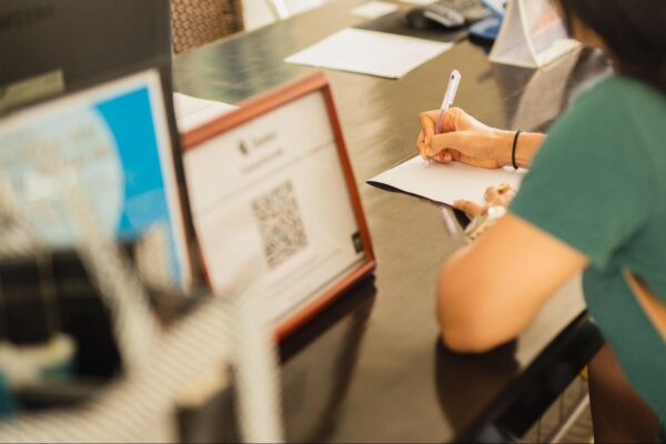 在辦理借址登記前，應充分了解政府所規範的行業限制