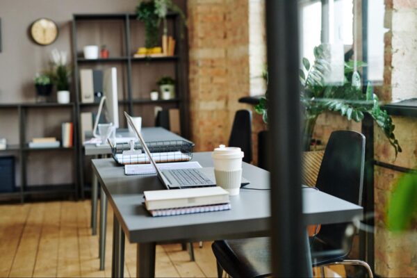 公司登記地址可以設在自有住宅、親友公司、商務中心或租屋處。